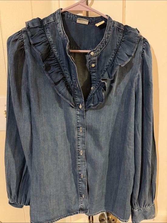 Levi's Tops - Levi's Indigo Chambray Button-Up Shirt